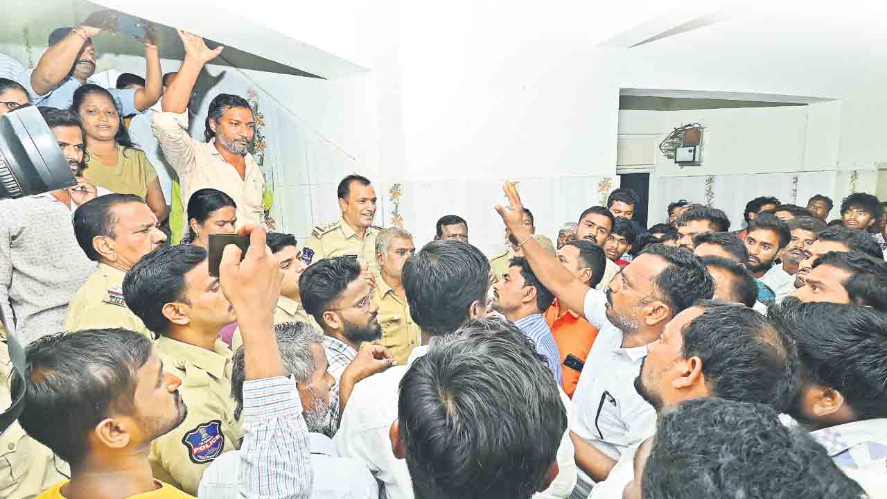 నిలిచిన పసుపు కొనుగోళ్లు