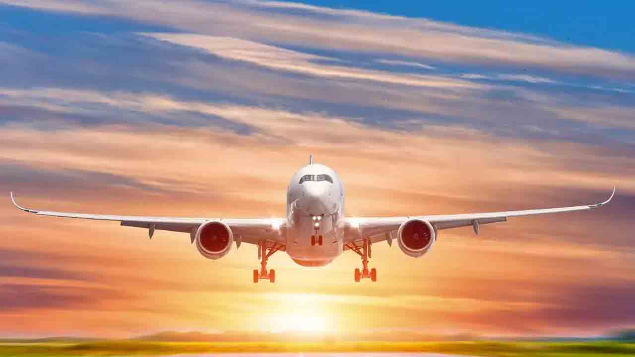 పండుగల వేళ ఫ్లైట్‌ చార్జీల పెంపు ఆందోళనకరం.. కేంద్రం స్పందన కోరిన సుప్రీం కోర్టు