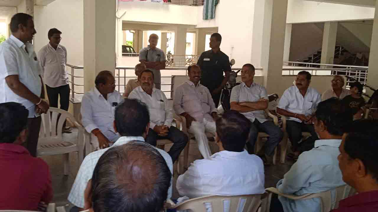 Gadwala | ఎన్నికల నిబంధనలను యధేచ్ఛగా ఉల్లంఘిస్తున్న ఎమ్మెల్యే బండ్ల కృష్ణ మోహన్ రెడ్డి