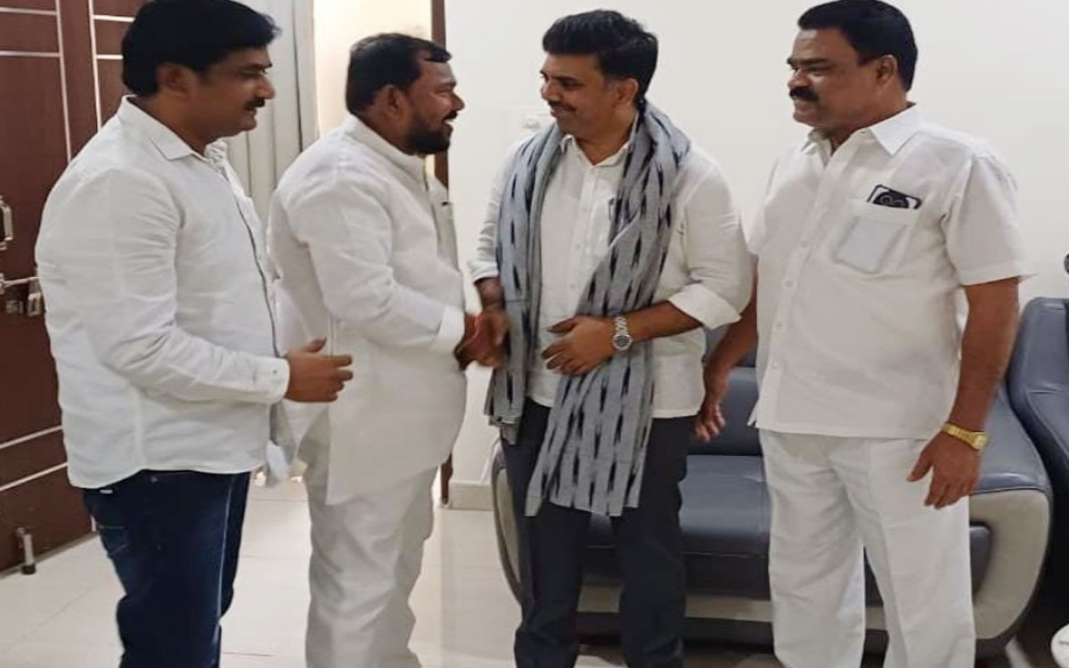 ‘క్రషర్ మిషన్ అనుమతులు రద్దు చేయాలి’