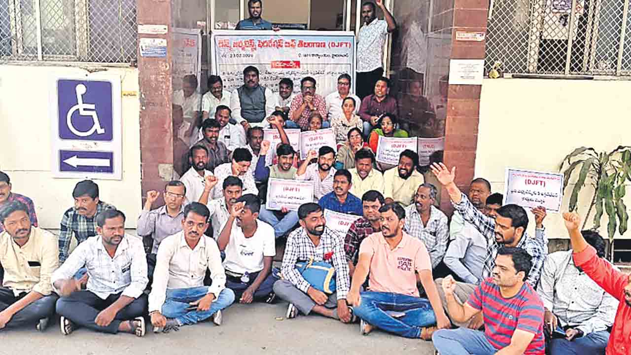 అక్రెడిటేషన్లు ఇచ్చేదాకా పోరాటం.. సర్క్యులేషన్‌తో లింక్‌ పెట్టవద్దు