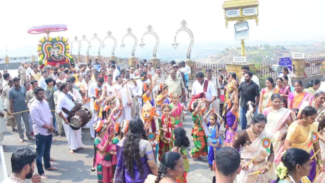 Yadagirigutta | జగన్మోహిని అలంకార సేవలో యాదగిరీశుడు