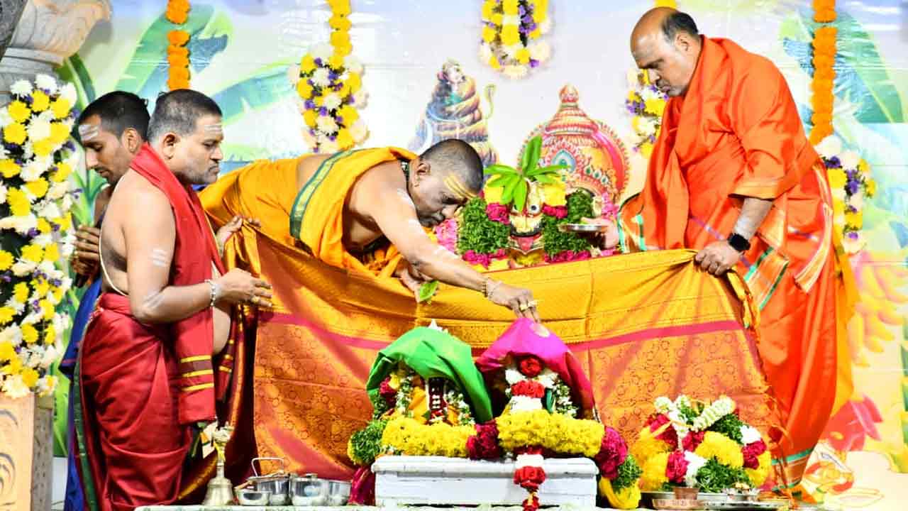 Yadagirigutta | రామలింగేశ్వర స్వామి వారి ఆలయంలో భక్తుల సందడి