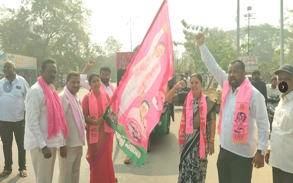 Hari Priya Nayak : ఇల్లెందులో బీఆర్ఎస్ ప్ర‌చార ర‌థాలు ప్రారంభం