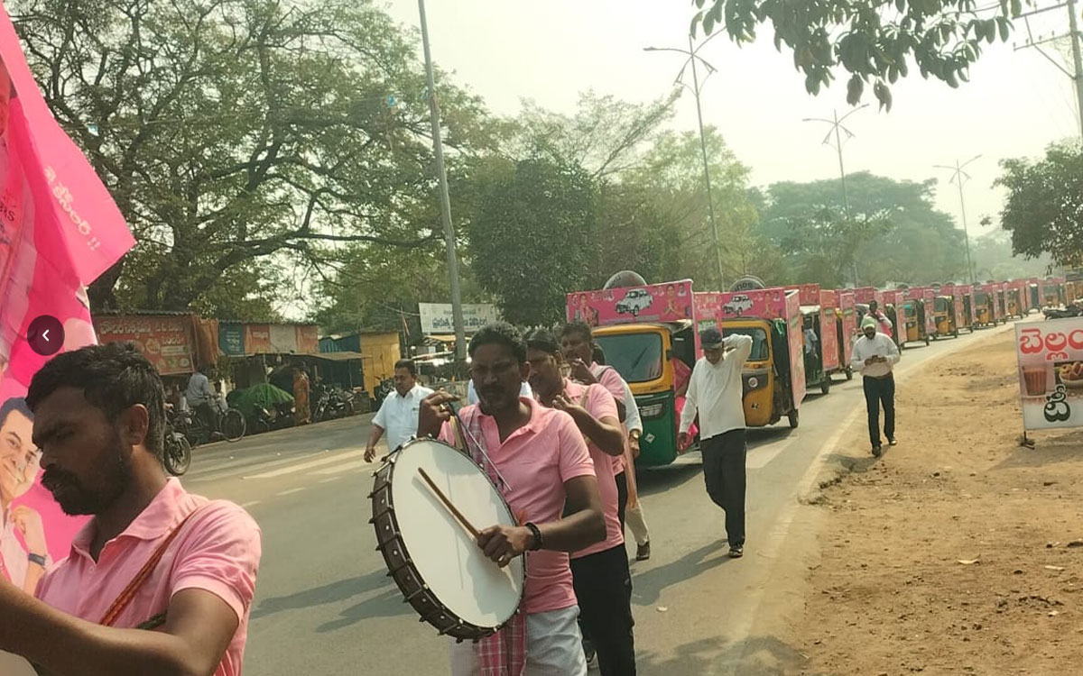 Hari Priya Nayak : ఇల్లెందులో బీఆర్ఎస్ ప్ర‌చార ర‌థాలు ప్రారంభం