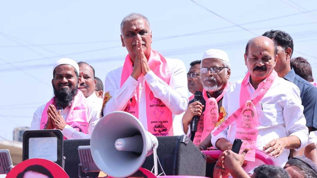 Harish Rao | అన్నం పెట్టినోళ్లకు ఓటేద్దామా.. సున్నం పూసినోళ్లకు ఓటేద్దామా.. సదాశివపేట ఓటర్లతో హరీశ్‌రావు