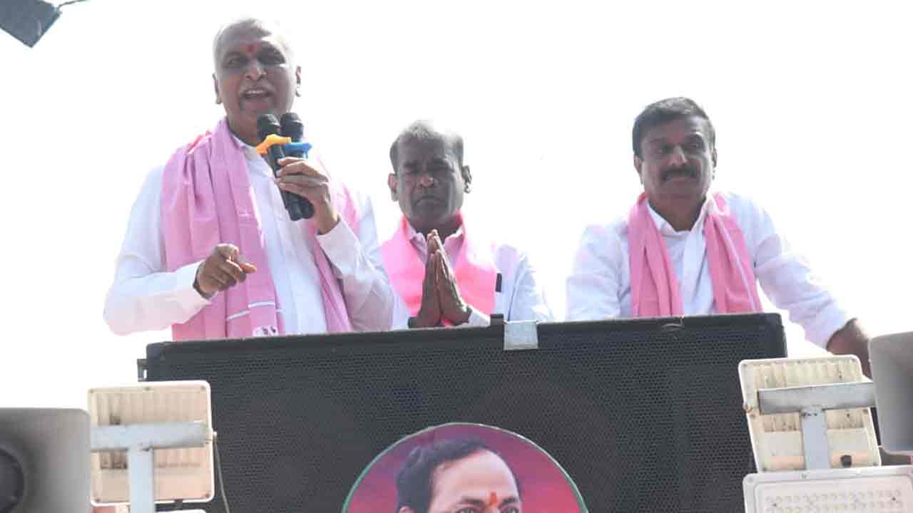 Harish Rao | రేవంత్ రెడ్డి మెదక్‌కు వచ్చేందుకు భయపడుతున్నాడు.. దుబ్బాక ప్రచారంలో హరీశ్‌రావు