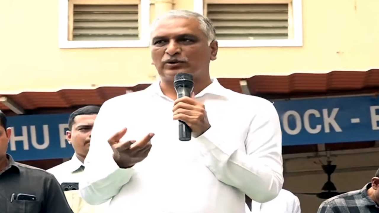 Harish Rao | భయపడకండి.. మీకు అండగా ఉంటాం.. మధు పార్క్‌ అపార్ట్‌మెంట్‌ వాసులకు హరీశ్‌రావు భరోసా