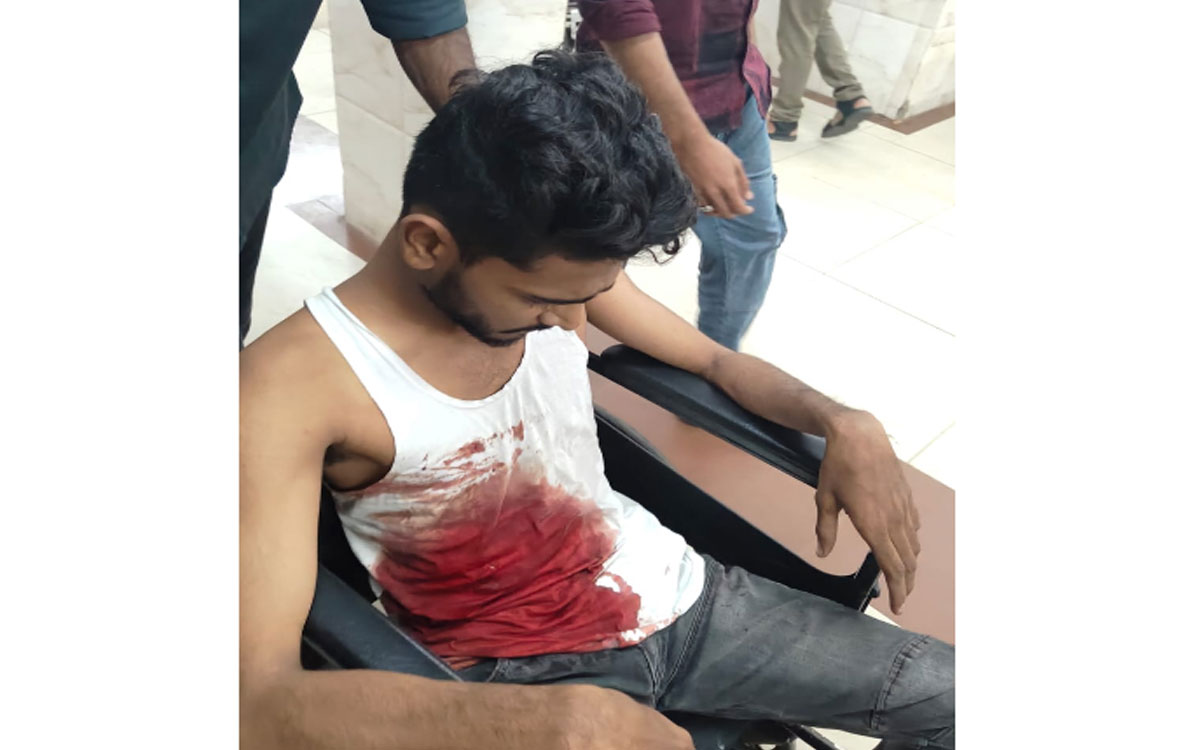 Murder Attempt : లిఫ్ట్ అడిగి కారు డ్రైవ‌ర్‌ను క‌త్తితో పొడిచి..