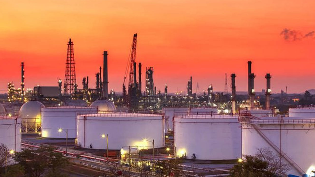 Russian Oil: ర‌ష్యా ఇంధ‌నం కొనేందుకు ఇంకా ఆర్డ‌ర్ ఇవ్వ‌ని భార‌త రిఫైన‌రీలు!