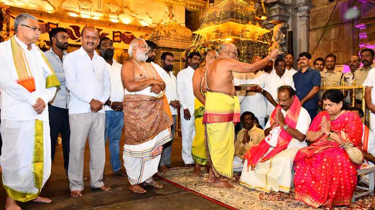 Yadagirigutta | యాదగిరిగుట్ట లక్ష్మీనరసింహ స్వామి సేవలో త్రిపుర గవర్నర్