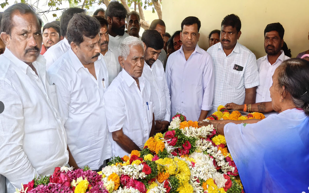 మన్నె లక్ష్మీనర్సయ్యకు మాజీ మంత్రి జ‌గ‌దీశ్‌రెడ్డి నివాళి