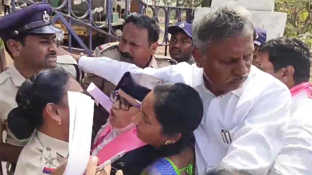 జనగామ మున్సిపల్ చైర్మన్ ఎన్నిక వేళ ఉద్రిక్తత.. కౌన్సిలర్ కిడ్నాప్ అంటూ హైడ్రామా