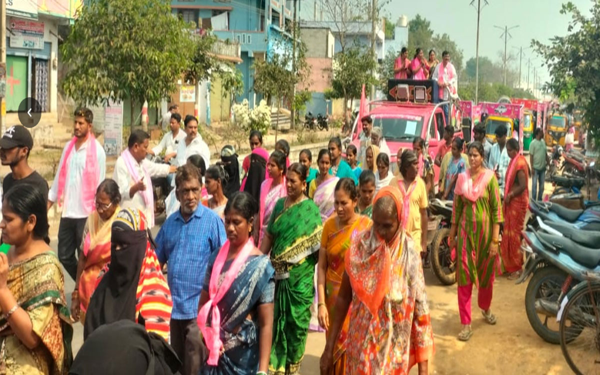 'హామీలిచ్చి నెరవేర్చని కాంగ్రెస్‌కు బుద్ధి చెప్పాలి'