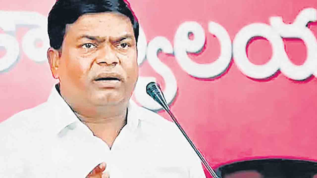 ప్రభుత్వ అరాచకాలను నిలదీస్తే అక్రమ కేసులా?