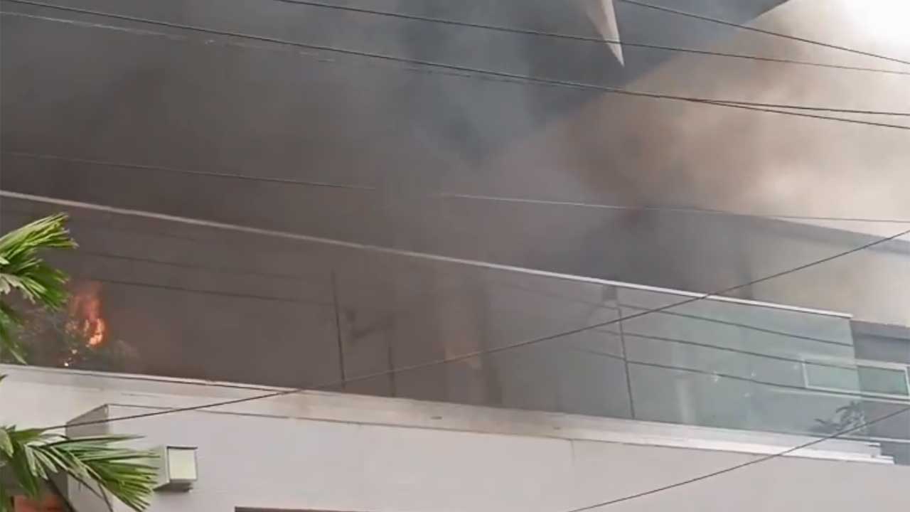 Jogi Ramesh | నిన్న అంబటి రాంబాబు.. ఇవాళ జోగి రమేశ్‌ ఇంటిపై టీడీపీ కార్యకర్తల దాడి.. ఇంటికి నిప్పు