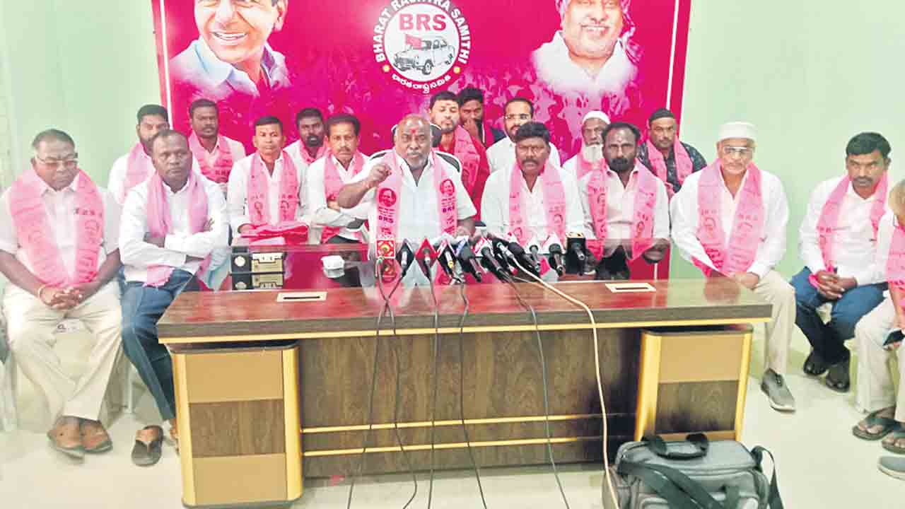 ఎమ్మెల్యే పాయల్‌ శంకర్‌ సమాధానం చెప్పాలి