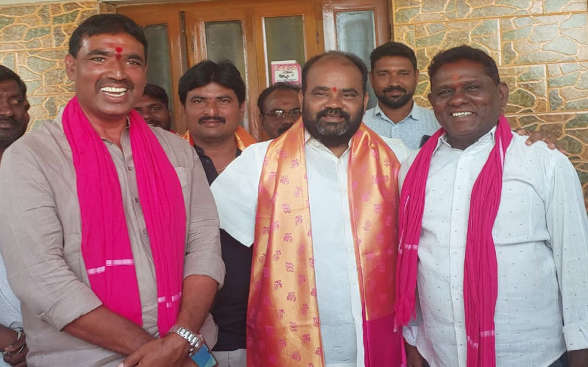 దొడ్డి రమేశ్‌కు మాజీ ఎమ్మెల్యే కంచర్ల అభినంద‌న‌