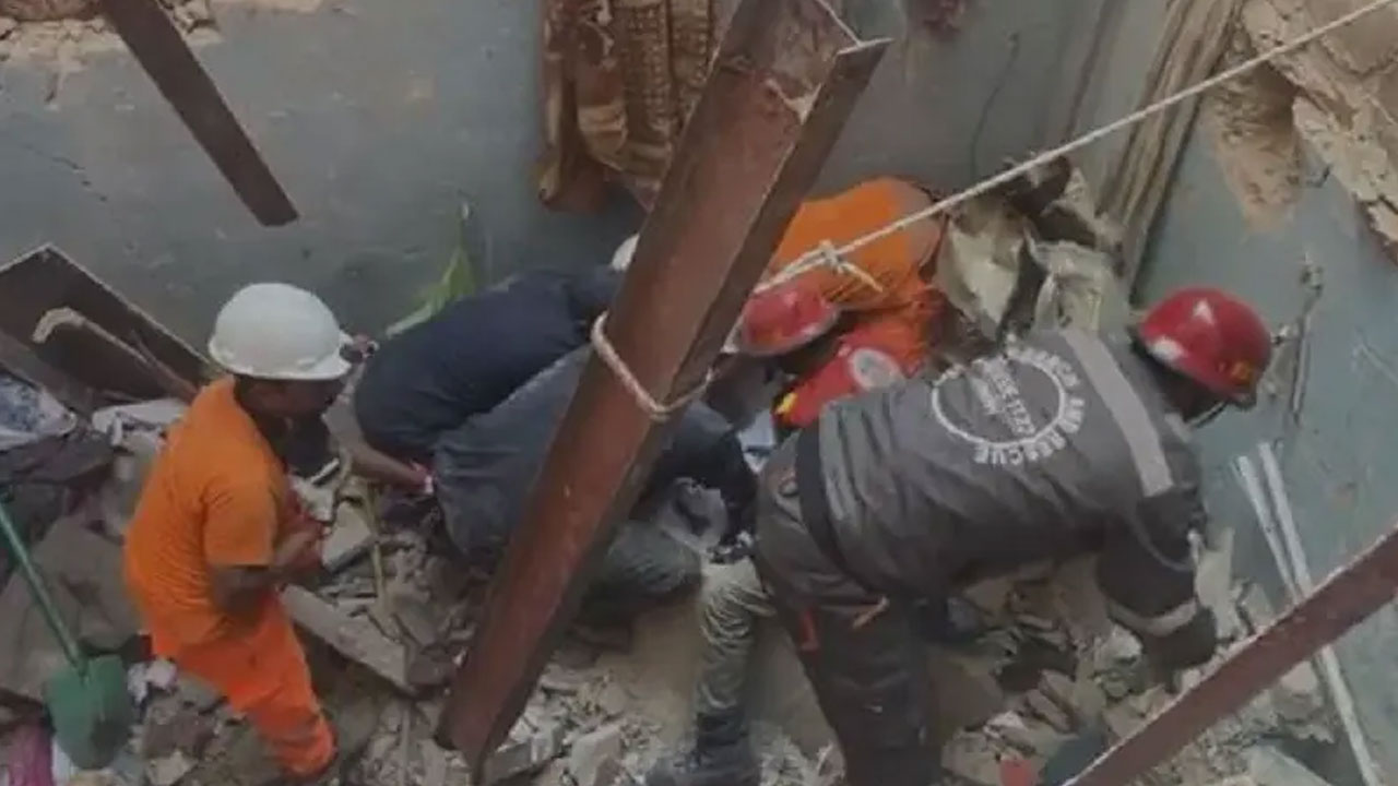 Gas Explosion: క‌రాచీ బిల్డింగ్‌లో గ్యాస్ లీకేజీ ఘ‌ట‌న‌.. పేలుడు వ‌ల్ల 16 మంది మృతి, 14 మందికి గాయాలు