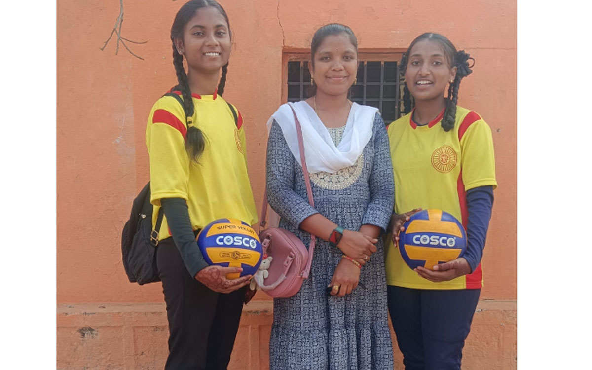 రాష్ట్ర స్థాయి వాలీబాల్‌ పోటీలకు మైనార్టీ విద్యార్థినుల ఎంపిక