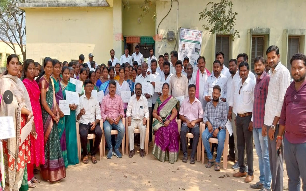 ప్రజా సమస్యల పరిష్కారానికి కృషి చేయాలి : ఎంపీడీఓ జ్ఞానప్రకాశ్ రావు