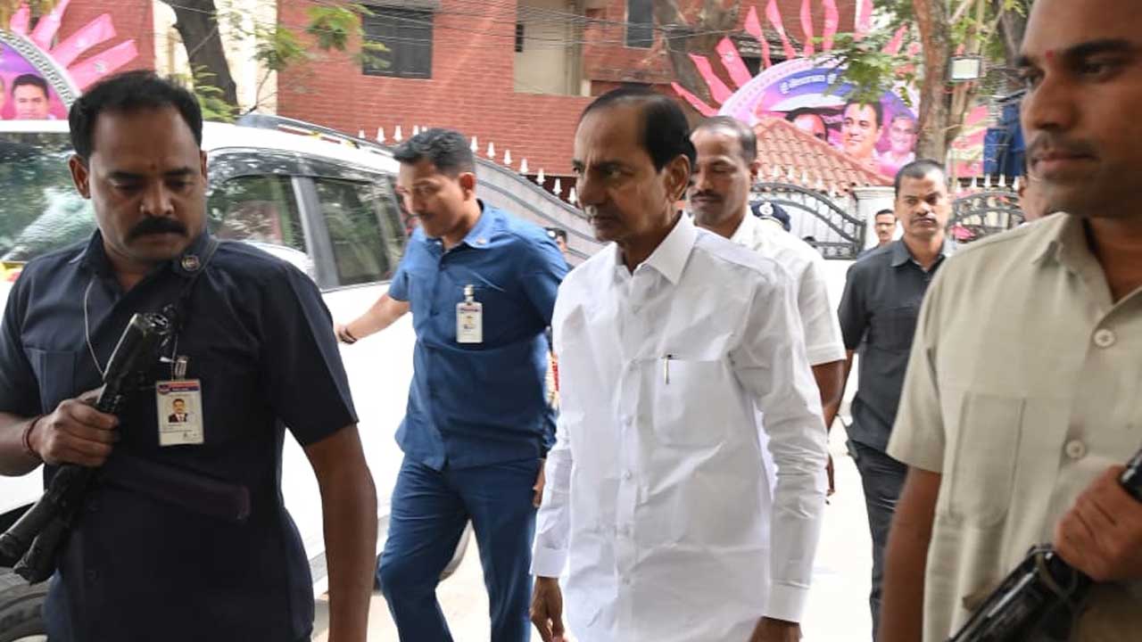 KCR | నందినగర్‌లోని కేసీఆర్‌ నివాసంలో సిట్‌ విచారణ
