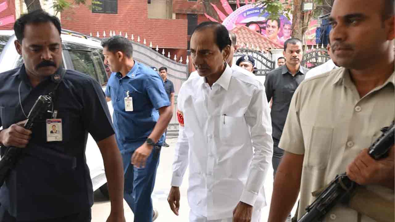 KCR | ఆయన్నేం విచారిస్తాం సార్‌!?.. కేసీఆర్‌ను ప్రశ్నించేందుకు జంకిన అధికారులు
