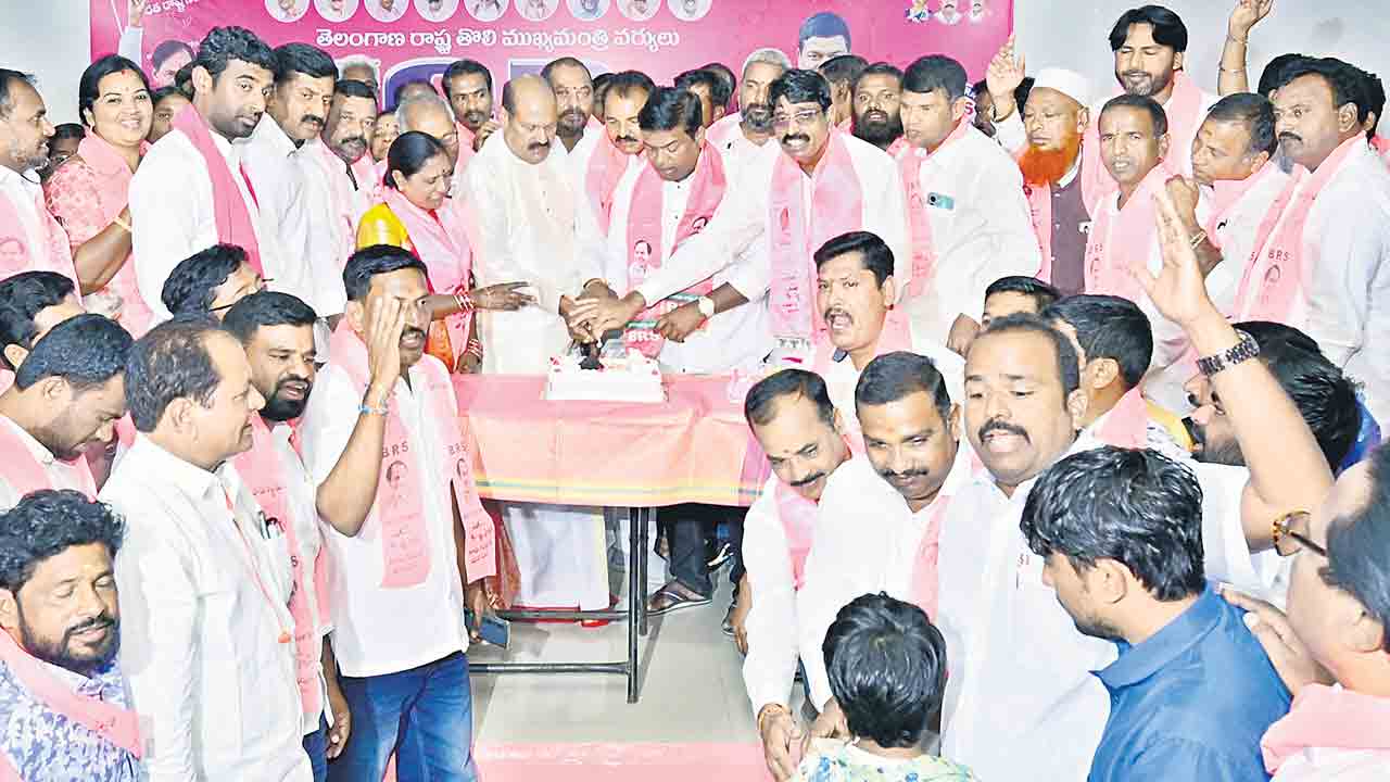 కేసీఆర్‌ తెలంగాణ జాతికే రియల్‌ హీరో