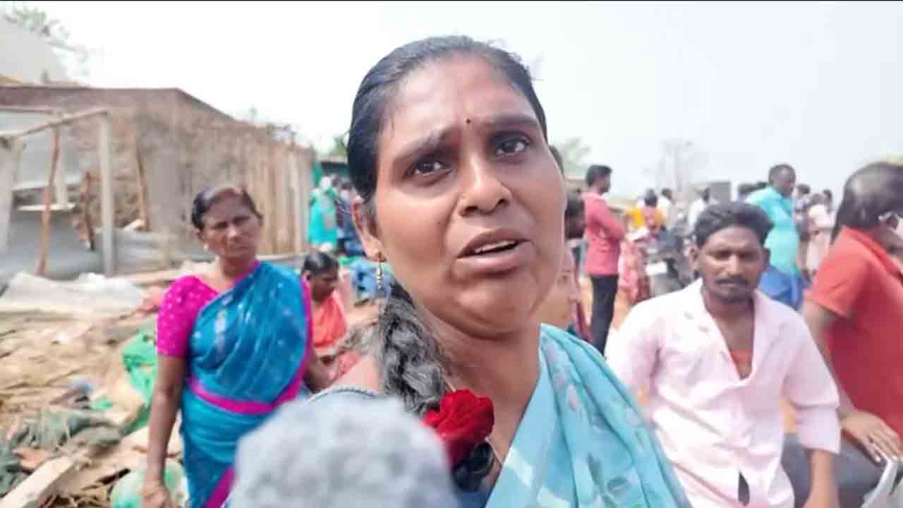 Khammam Victim | నా భర్త చనిపోయాడు, ఇద్దరమ్మాయిలు.. ఎక్కడికెళ్లాలో అర్థం కావట్లేదు : వెలుగుమట్ల బాధిత మహిళ