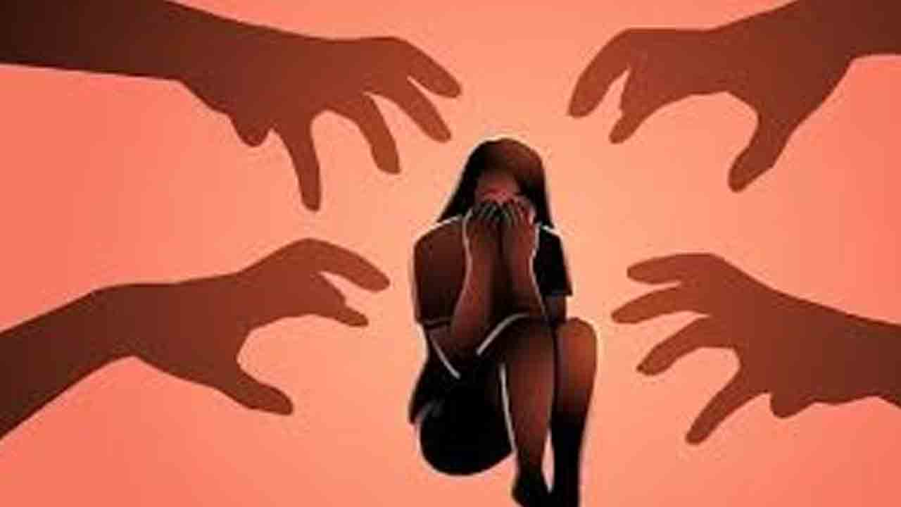 అడవిలో బంధించి గ్యాంగ్‌ రేప్