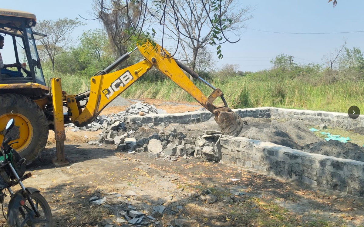 'కబ్జాలకు పాల్పడితే కటకటాలు తప్పవు'