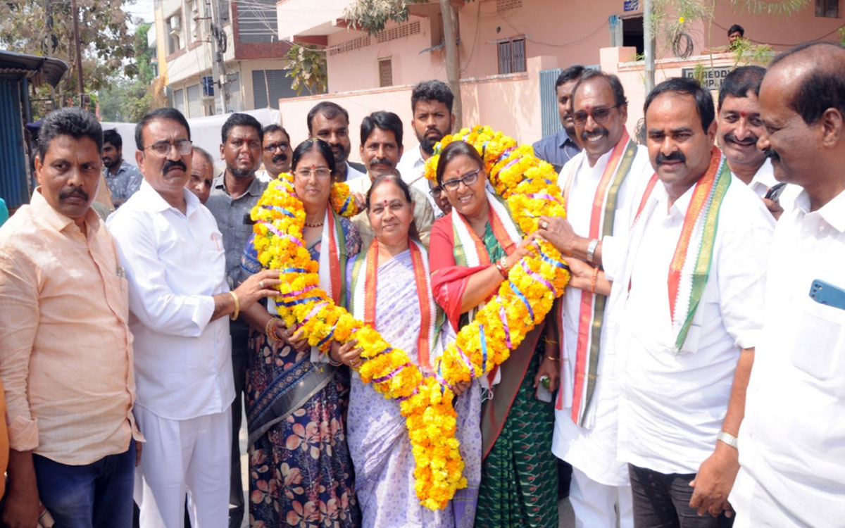 కోదాడ చైర్‌ప‌ర్స‌న్‌గా ఎర్నేని కుసుమ వెంకటరత్నం బాబు