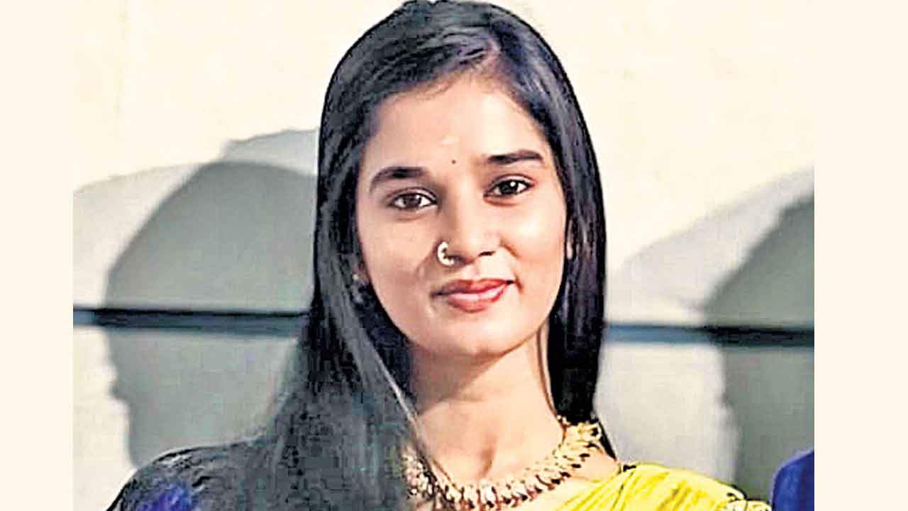 యూట్యూబర్‌ కోమలి ఆత్మహత్య