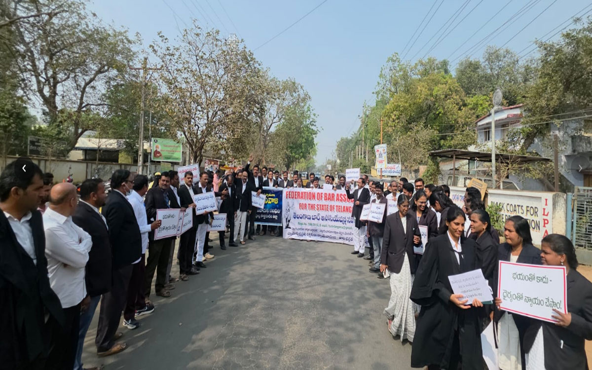 Rudrampur : కొత్తగూడెంలో న్యాయవాదుల విధులు బహిష్కరణ