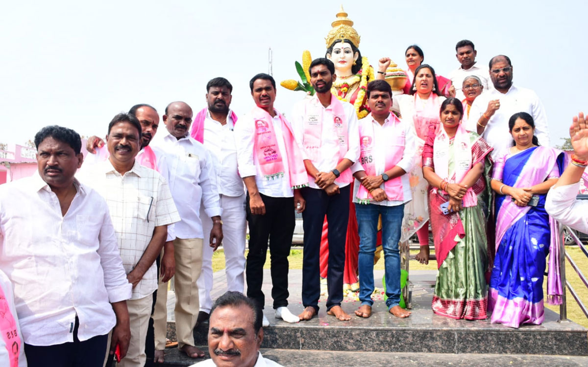 కొత్త‌గూడెంలో బీఆర్ఎస్ కార్పొరేట‌ర్ల ప్ర‌మాణ స్వీకారం