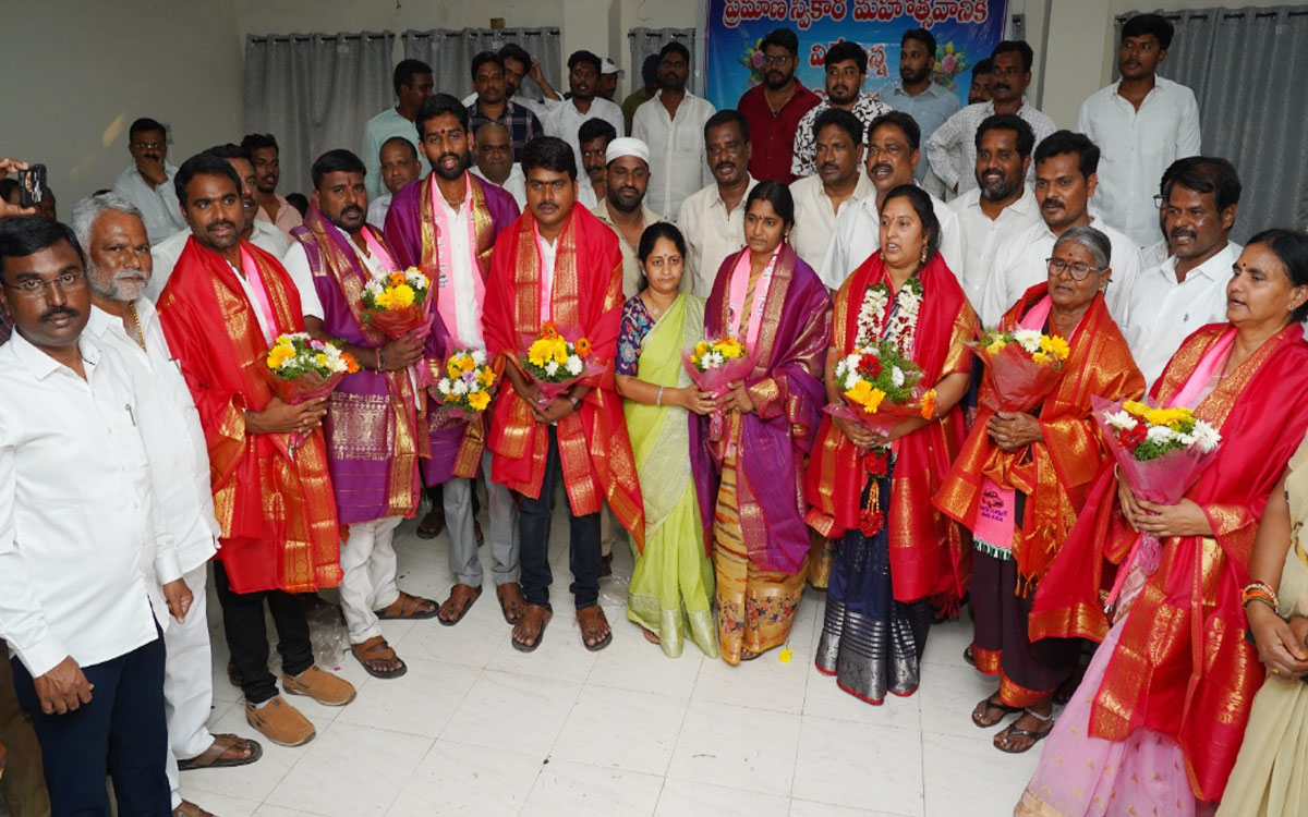 కొత్త‌గూడెంలో బీఆర్ఎస్ కార్పొరేట‌ర్ల ప్ర‌మాణ స్వీకారం