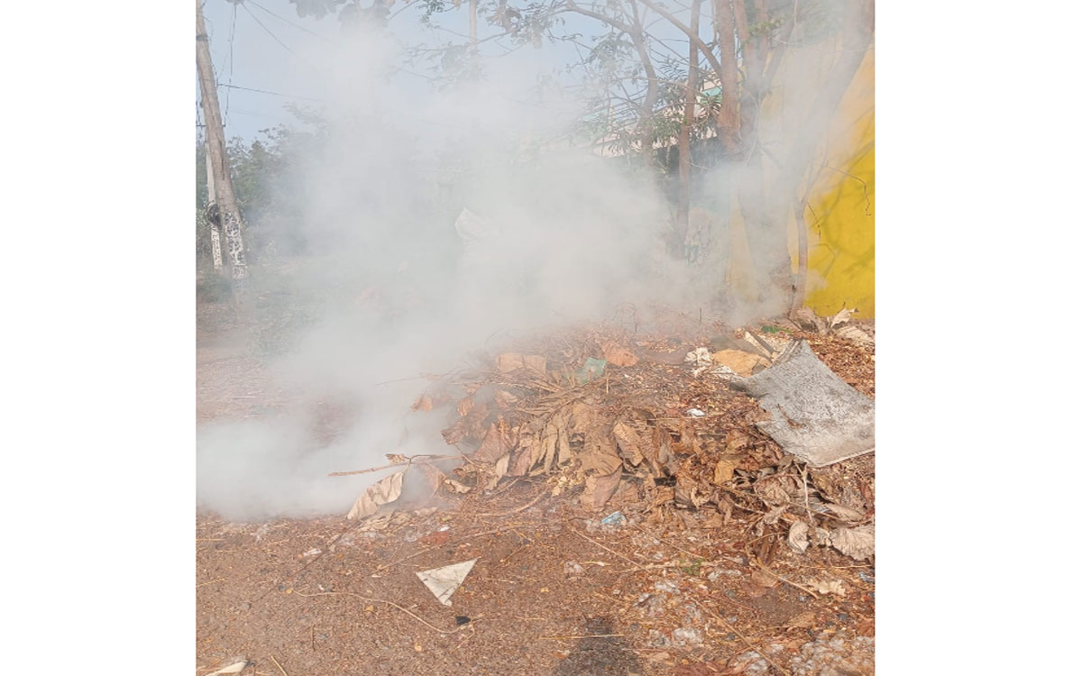 చిన్న చినుకుపడితే బురదే.. కొత్తతండా (పీ) గ్రామస్తుల ఇబ్బందులు