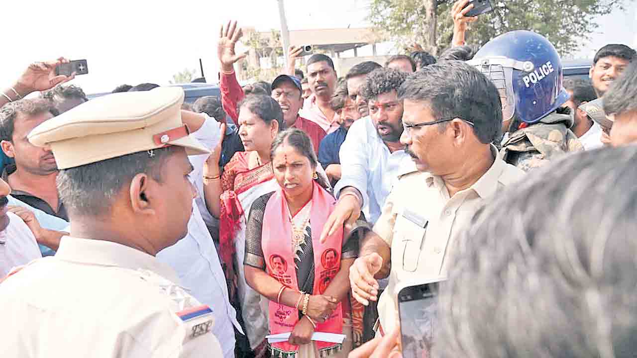క్యాతనపల్లిలో బ్లాక్‌ డే.. మున్సిపల్‌ పీఠం కోసం కాంగ్రెస్‌ బరితెగింపు