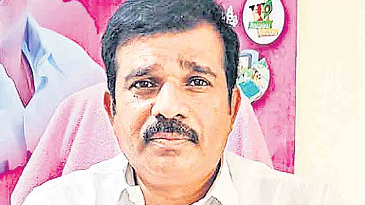 అధికారులది పక్షపాతం