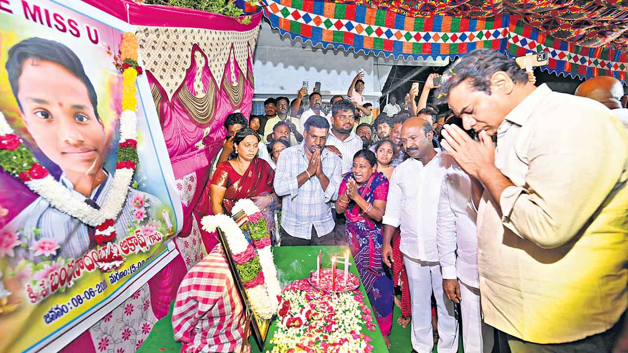 బాల ఆకాశ్‌ కుటుంబానికి అండగా ఉంటాం