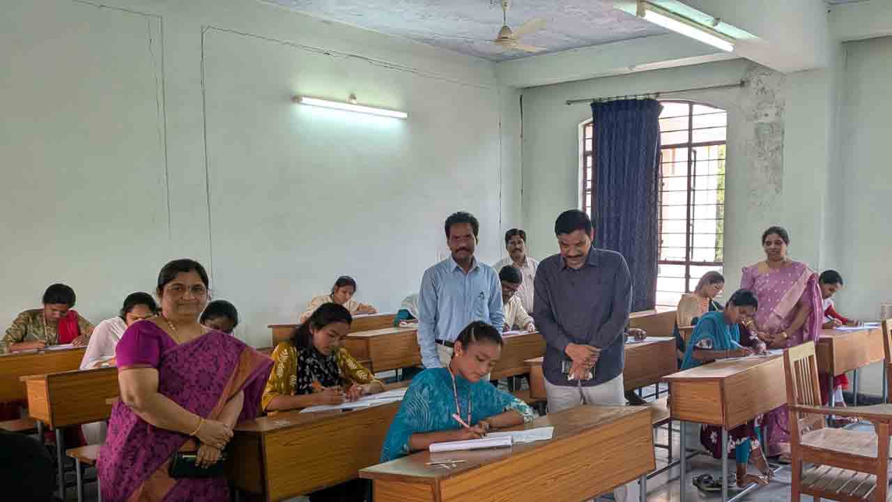 Kakatiya University | కేయూ పీజీ మూడో సెమిస్టర్‌ పరీక్షలు ప్రారంభం