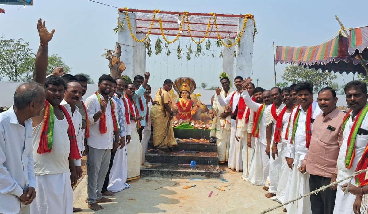 Kurnapalli | కుర్నాపల్లిలో ఘనంగా రేణుక ఎల్లమ్మ విగ్రహ ప్రతిష్టాపన