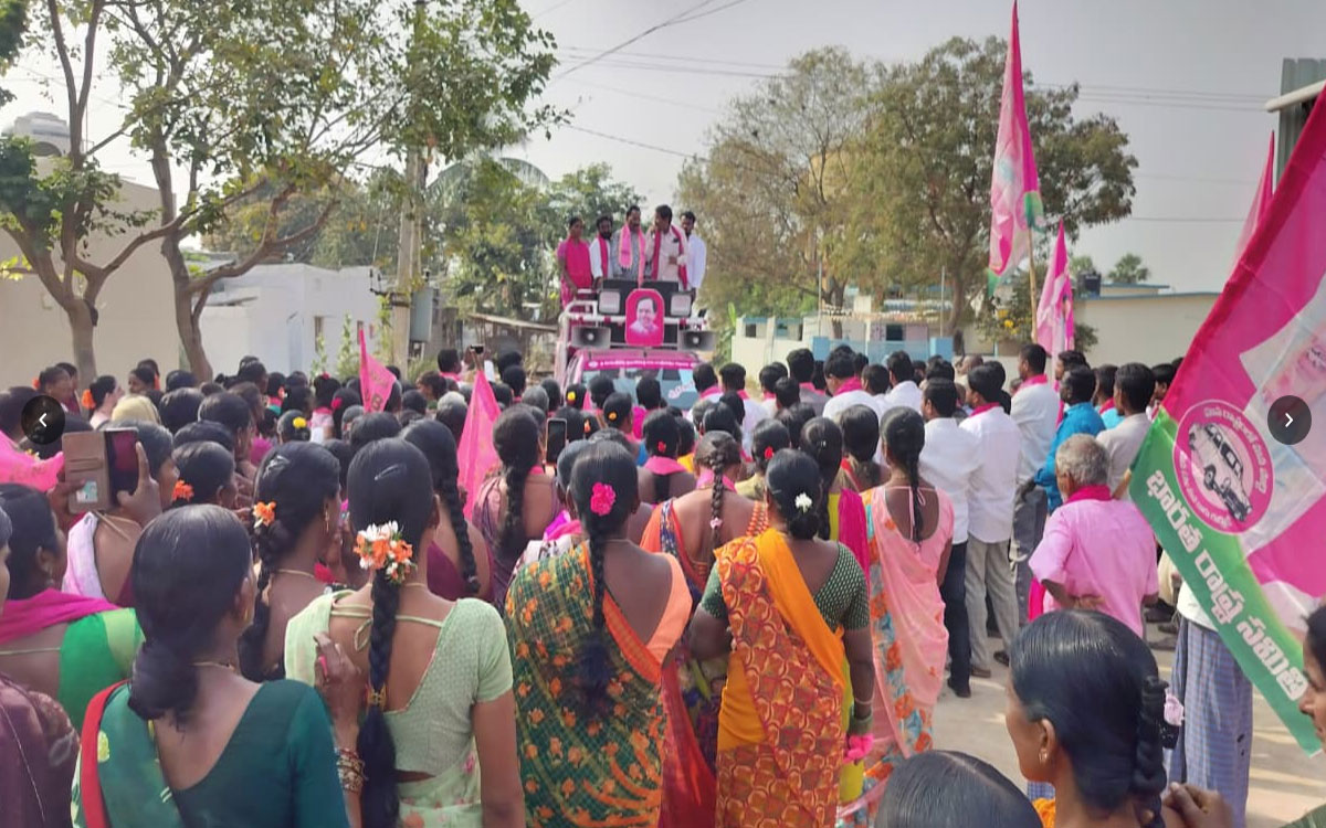 ‘పొద్దుగాల తిట్టుడు.. రాత్రిపోయి కాళ్లు మొక్కుడు’