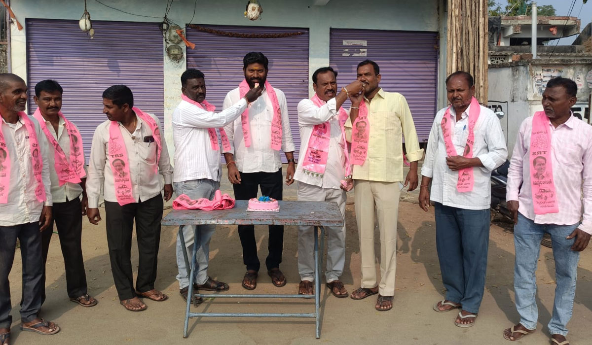 Peddapally | పెద్దపల్లి మండలంలో ఘనంగా కేసీఆర్ జన్మదిన వేడుకలు