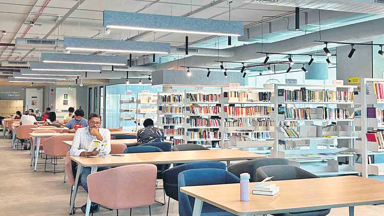 పుస్తక స్వర్గం!