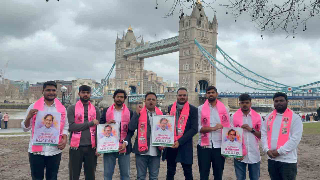 NRI | చారిత్రాత్మక లండన్ టవర్ బ్రిడ్జ్ వద్ద కేసీఆర్‌ జన్మదిన వేడుకలు