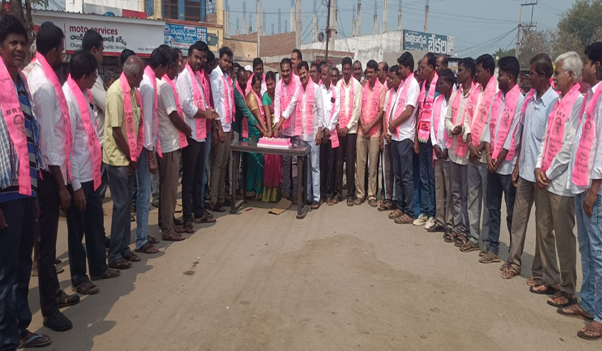 Veenavanka | వీణవంకలో ఘనంగా కేసీఆర్ జన్మదిన వేడుకలు