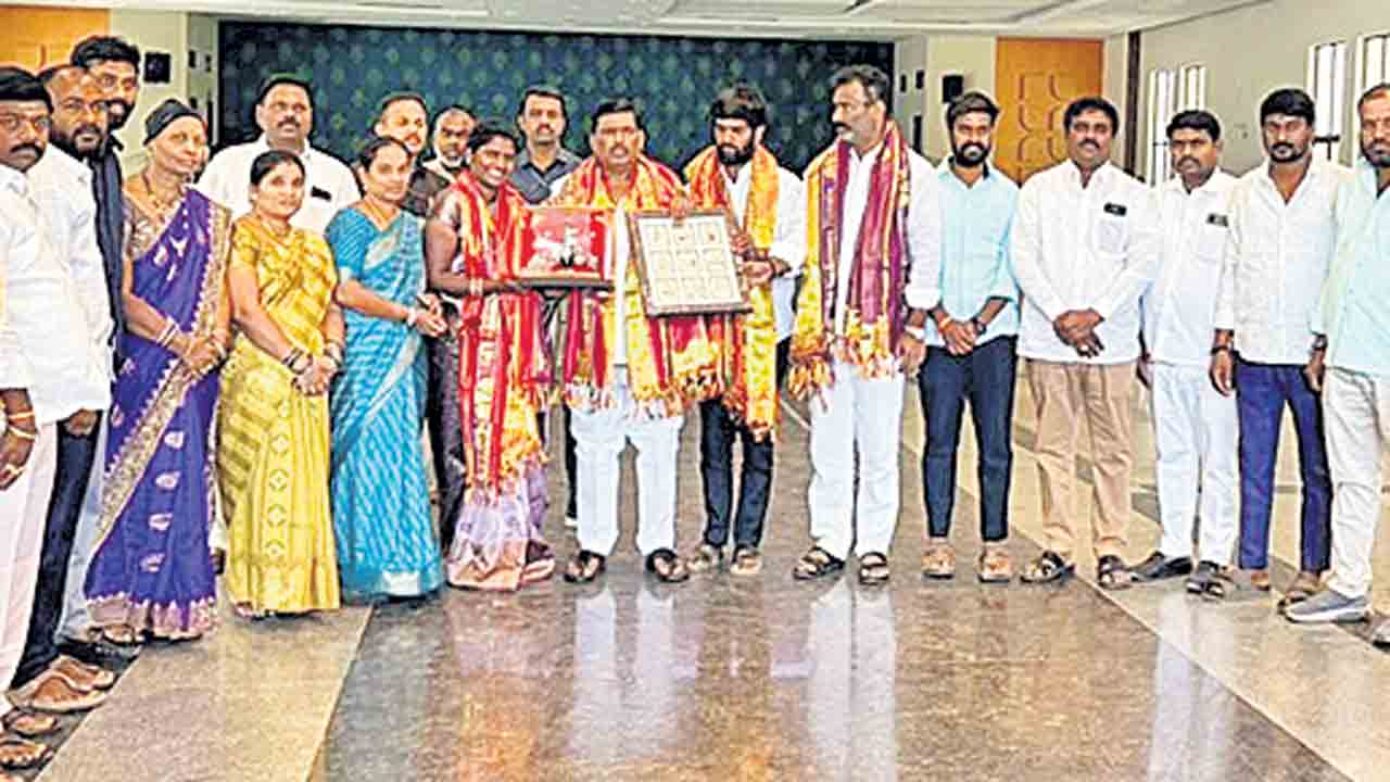 మున్సిపల్‌ చైర్మన్‌, వైస్‌ చైర్మన్లు, కౌన్సిలర్లకు