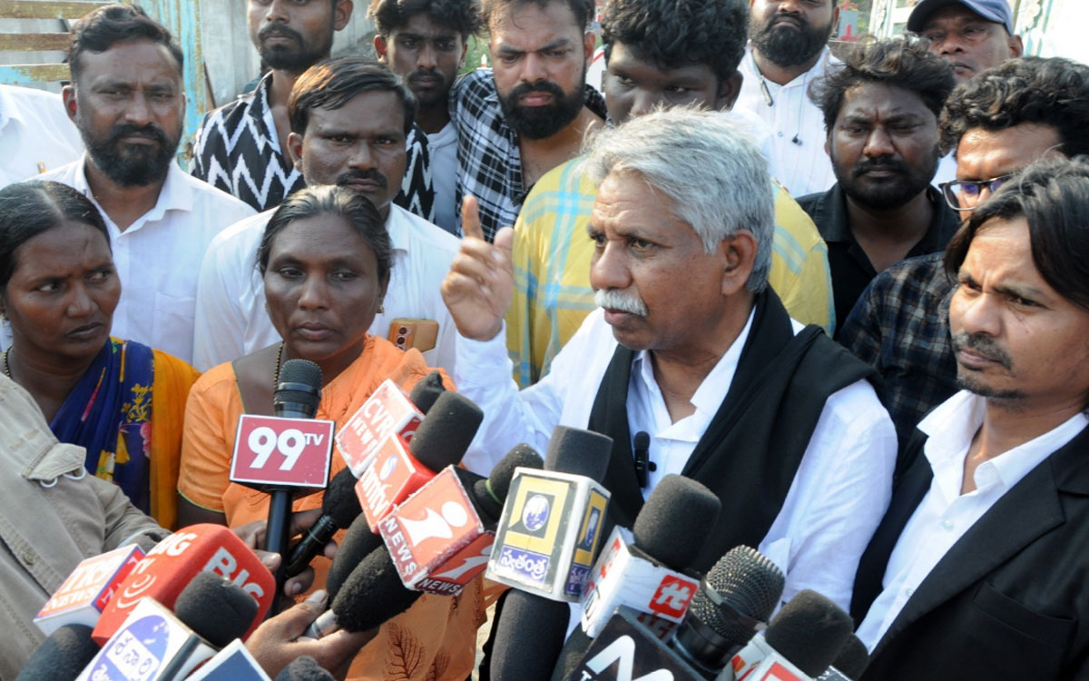 ఉద్దేశ్య పూర్వకంగానే క‌ర్ల రాజేశ్ రీ పోస్ట్‌మార్టం ఆలస్యం : మందకృష్ణ మాదిగ