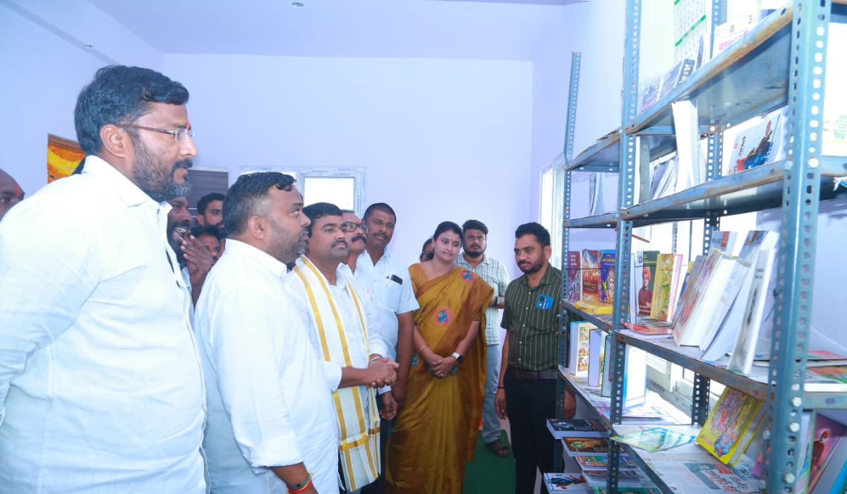 MLA Medipalli Satyam | ప్రభుత్వ పాఠశాలల్లో నాణ్యమైన విద్య అందించేందుకు కృషి.. చొప్పదండి ఎమ్మెల్యే మేడిపల్లి సత్యం